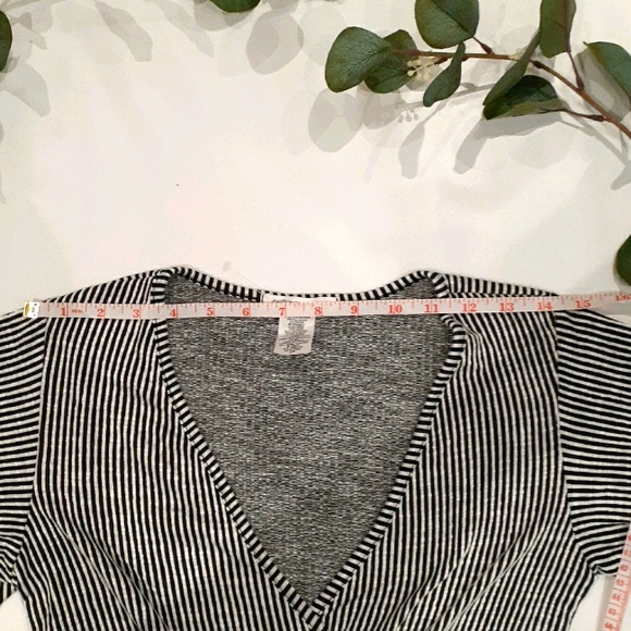 NWOT Black and White stripe short sleev wrap top - Picture 7 of 11